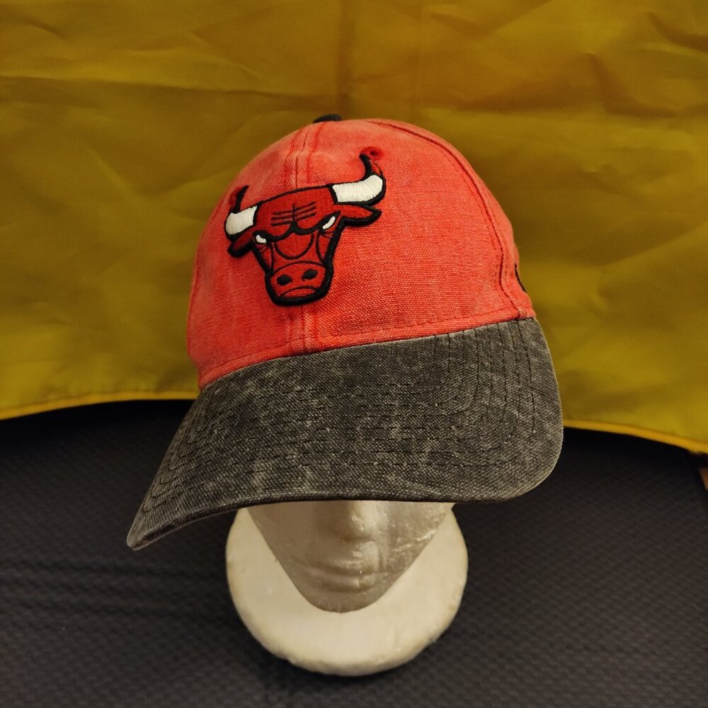 Chicago Bulls Hat Cap Strap Back Red Logo 9Forty NBA Basketball New Era Mens